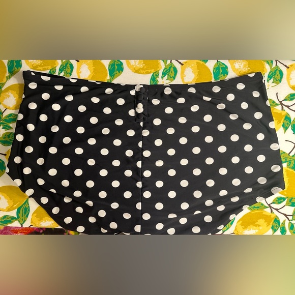 Unique Vintage Plus Size Black & White Dotted High Waist Louise Swim Bottom - Picture 4 of 9